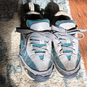 Kids hiking shoes Size 10